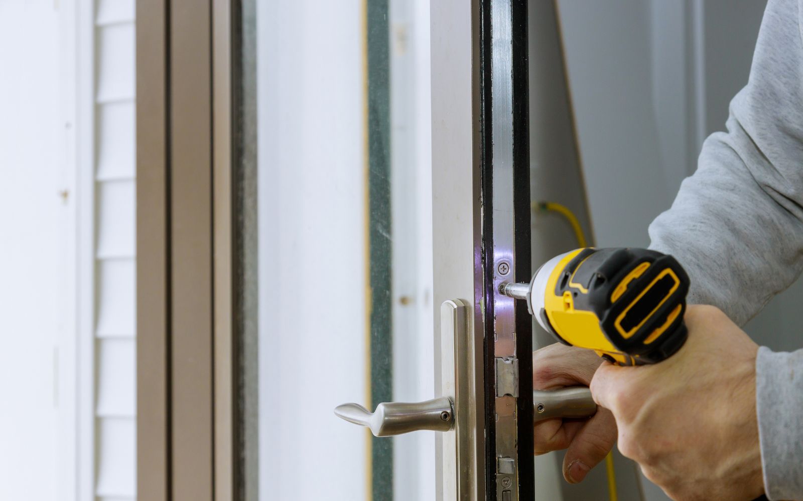Cách lắp đặt khóa mật mã phức tạp